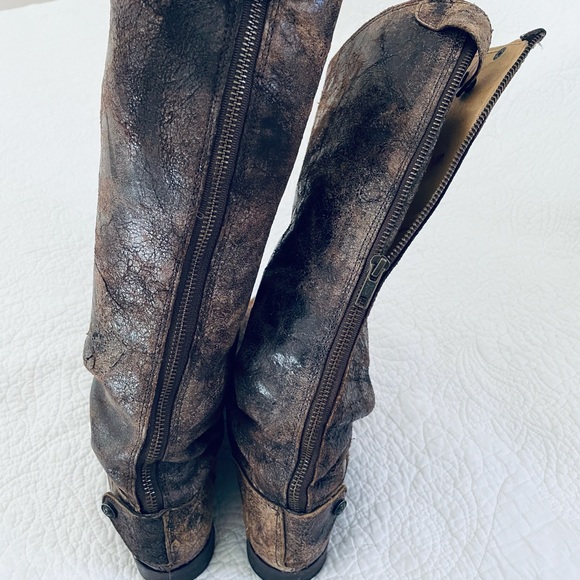 Boots! Frye Distressed Brown Boots. - Picture 3 of 7